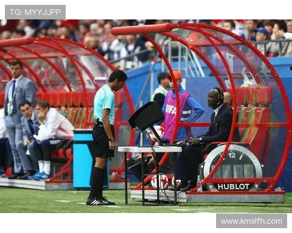 科裁判索贿被禁赛终身 科裁判索贿被禁赛终身